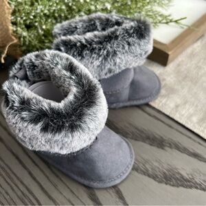 New! Plush Baby Faux Fur Soft Sole Booties Size Boots Size 6/9 M